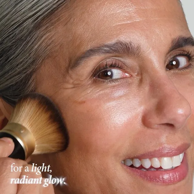 Laura Geller Baked Balance-N-Glow Fair Foundation Review image 7